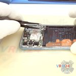 Отсоединяем коннектор аккумуляторной батареи