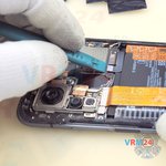 Отсоединяем коннектор аккумуляторной батареи